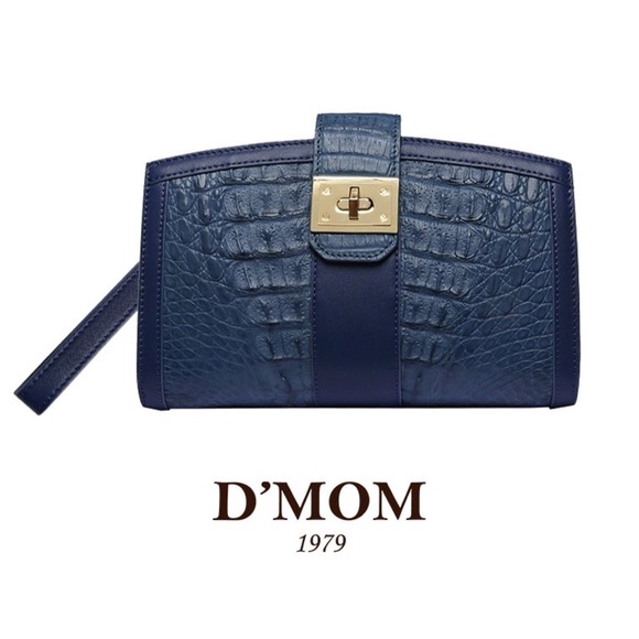 D’MOM Handbags - Pre-order D’MOM Hebilla Brand Limited clutch!